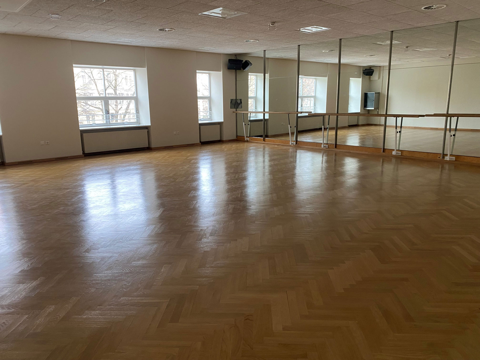 Gymnastikraum (96m²) - Balletteinheiten, Jazz-Dance, Break-Dance, allgemeiner Tanz, Aerobic, Zumba