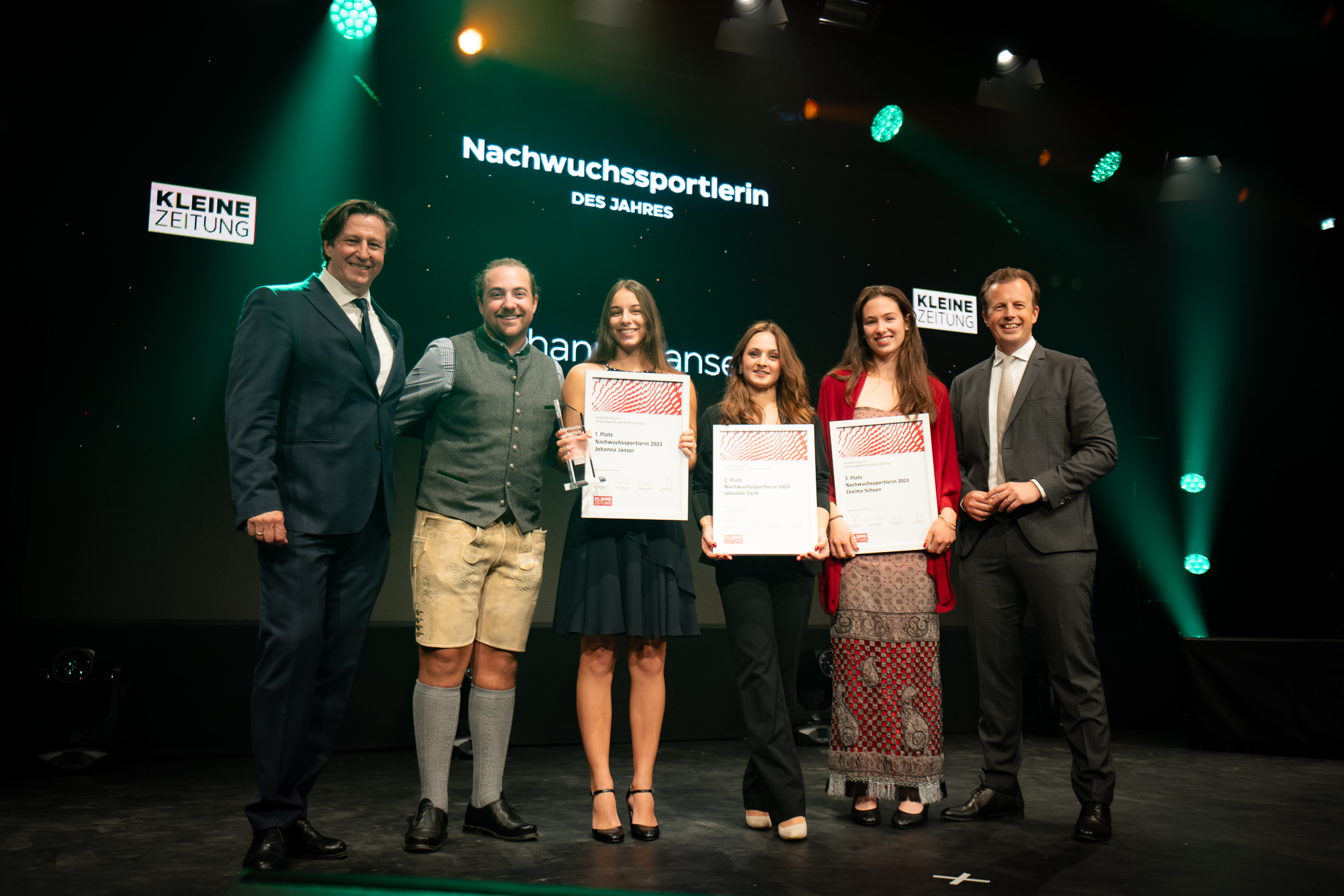 Gruppenfoto der Nachwuchssportlerinnen des Jahres